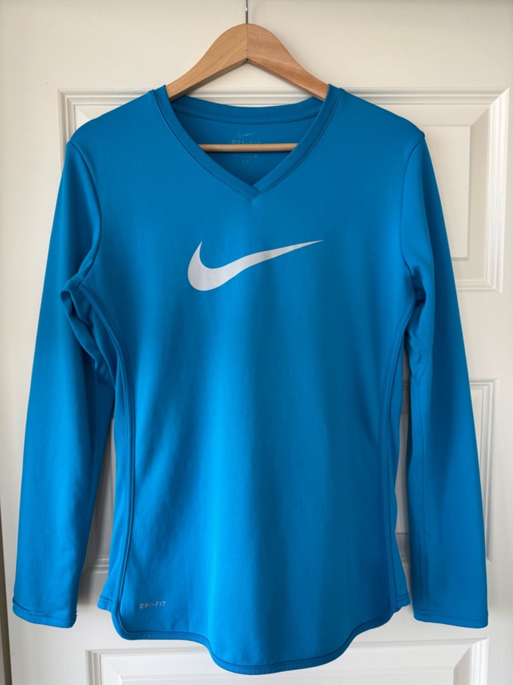 Women’s Nike Blue Long Sleeved Dri-Fit Athletic Shirt. Size Medium.